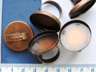 Prsten s lůžkem na pryskyřici, barva měď,25mm,1ks