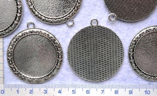 Lůžka na pryskyřici a lepení kamínků, střed 30mm, stříbrné, 1ks
