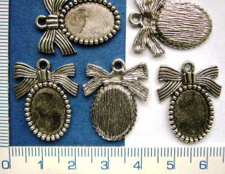 Lůžka na pryskyřici a lepení kamínků s mašličkou, střed 10x14 mm 1ks