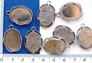 Lůžka na pryskyřici a lepení kamínků,stříbrný ovál,25x18mm,střed 18x13mm ,1ks
