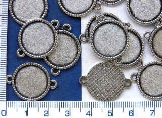 Lůžka na pryskyřici stř.lůžko 25x19mm, střed 15mm,2 očka,1ks