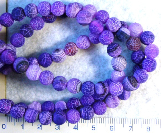 Opracovaný kámen,  achát fialová popraskaná kulička 8mm,1ks