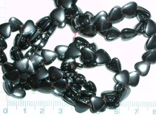 Opracovaný kámen, magnetický hematit šedé srdíčko, 9mm,1ks