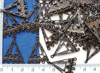 Ramínka,antracitové-5rozboček,27x22mm,1ks