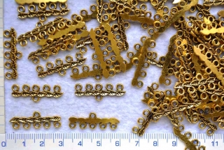 Ramínka, barva zlatá,27mm,5rozdvojek,1ks