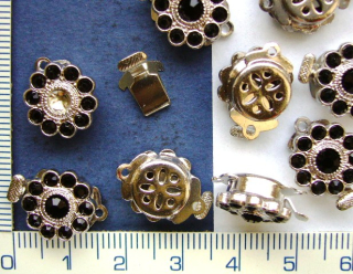 Zapínání kytička se štrasovými kamínky,13mm,1ks