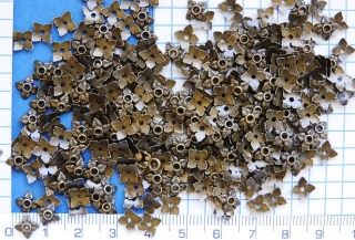 Kaplíky,kytička barva mosaz,7mm, 20ks